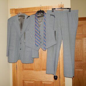 Vintage 1970s Mens TAILOR'S BENCH Suit Jacket Size 46 Vest Pants 40x29 Disco Mod